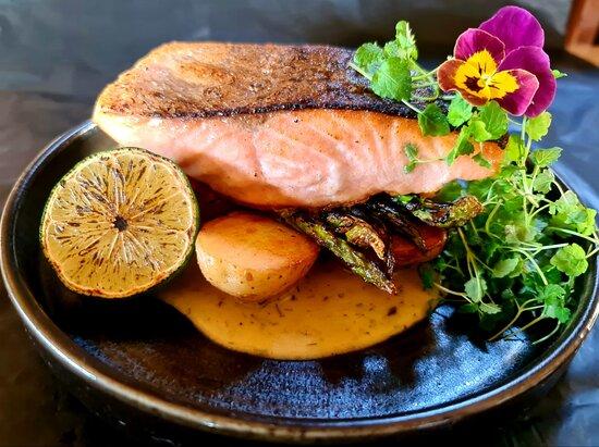 The Arts Bar & Grill